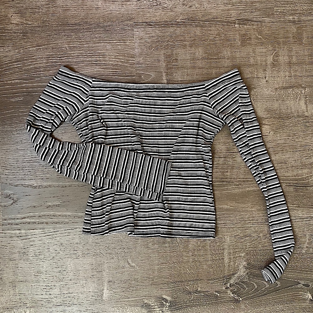B+W Off-Shoulder Top